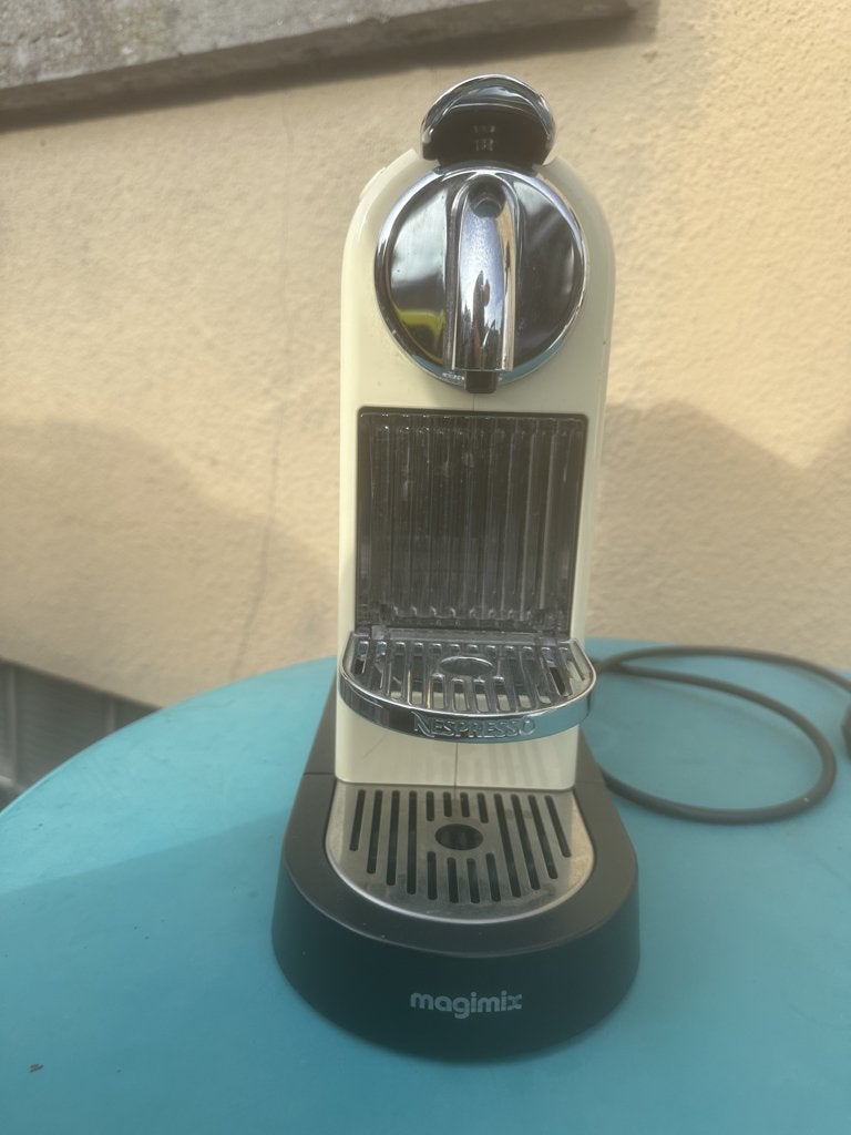 Magimix Nespresso, Ophalen, Espresso apparaat, Zo goed als nieuw, 1 kopje