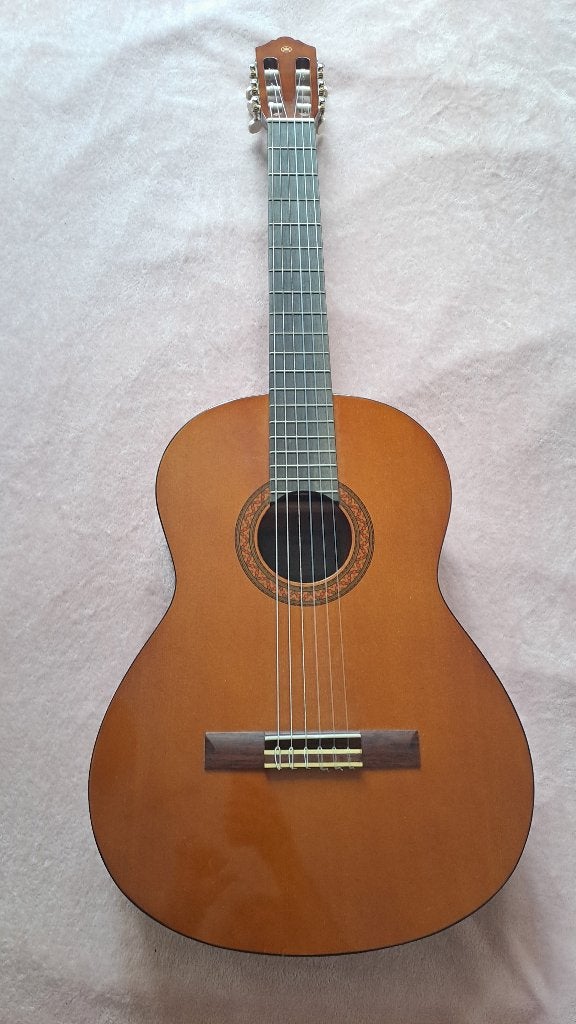 Yamaha C40 klassieke gitaar + Fazley draaghoes, Muziek en Instrumenten, Snaarinstrumenten | Gitaren | Akoestisch, Zo goed als nieuw