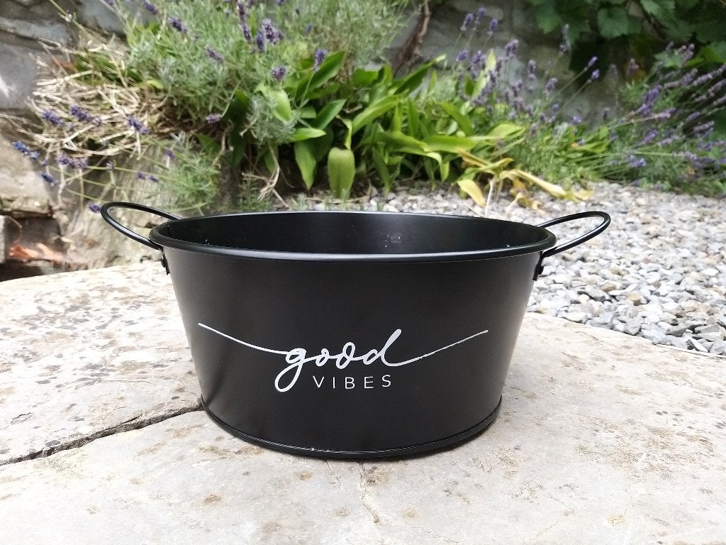 Cache Pot vase plat métal cadeau noir good vibes hanses, Enlèvement ou Envoi, Neuf