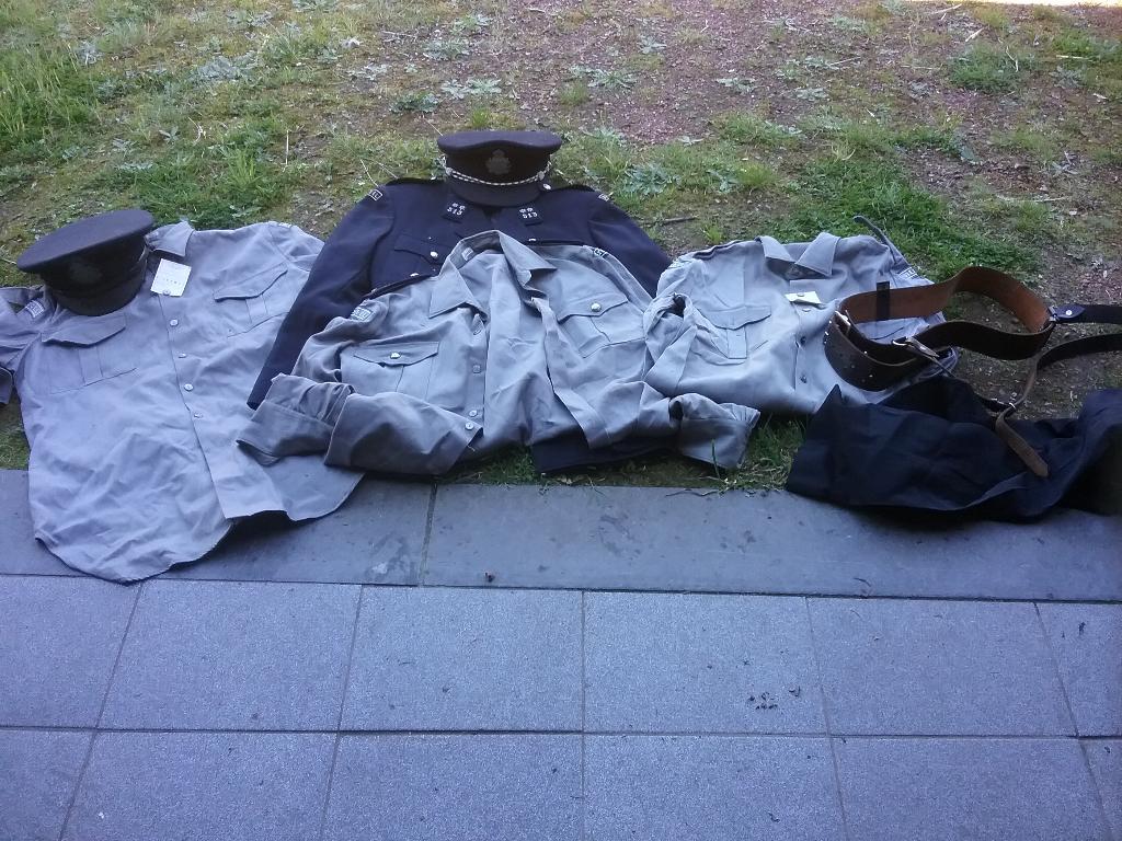 Police Bruxelles annees 60 uniforme, Envoi