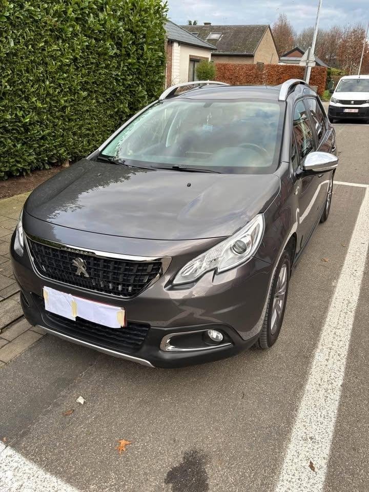 Te koop  Peugeot 2008  1200CC PURETECH 67000KM, Auto's, Voorwielaandrijving, Stof, Handgeschakeld, Particulier
