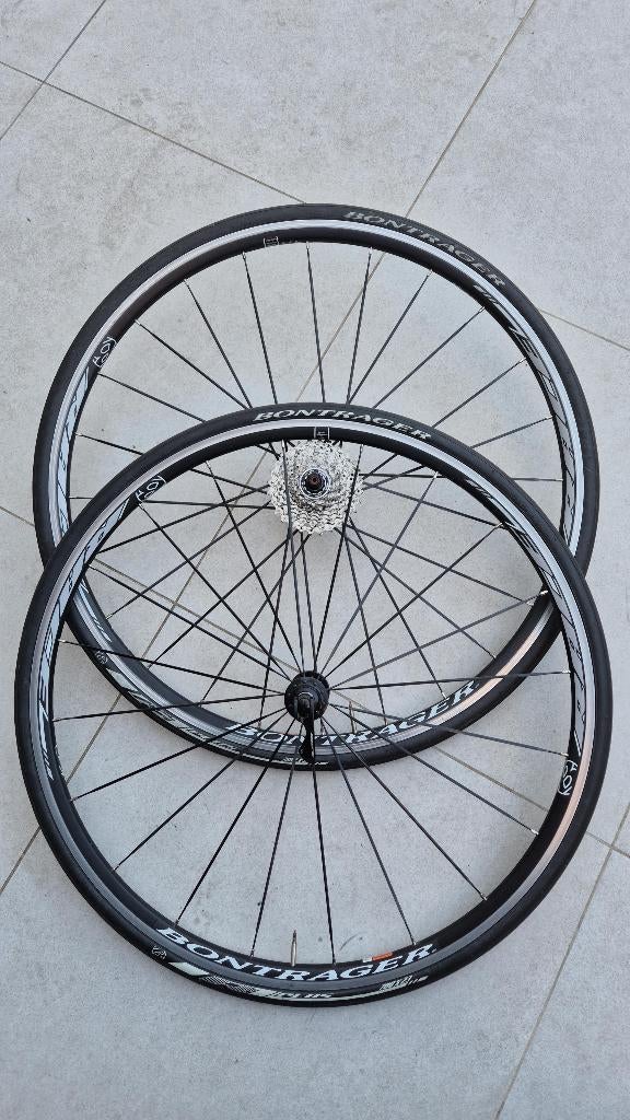 Voor en achter wielen met banden “Bontrager” Racefiets x 28, Bontrager Sport Race, Titanium, Zo goed als nieuw, Racefiets