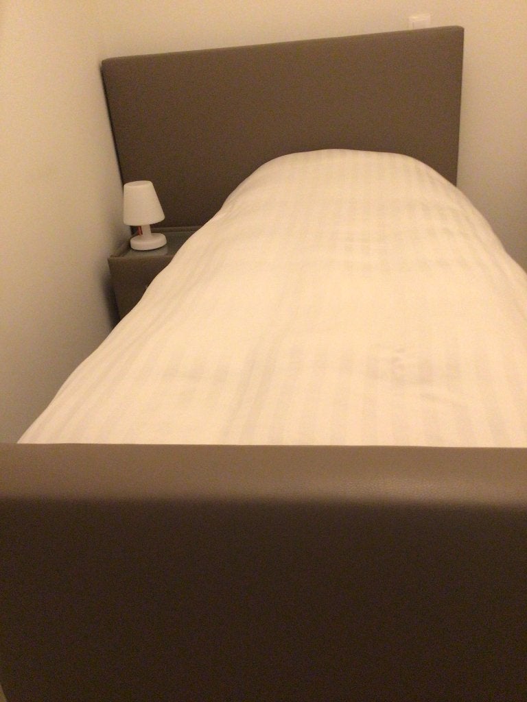 Lit simple avec table de chevet, Maison & Meubles, Chambre à coucher | Lits, Strak, 90 cm, Tissu, Beige