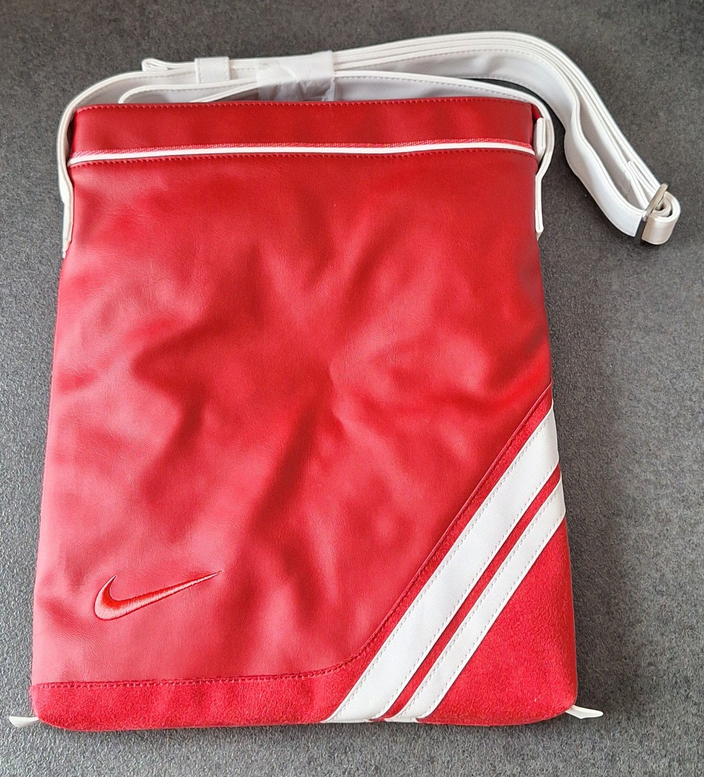 Sac à bandoulière Nike neuf, Enlèvement ou Envoi, Neuf, Rouge, Homme ou Femme