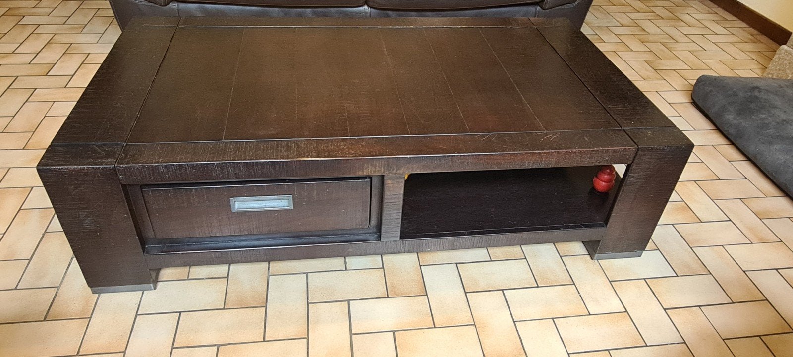 Donkerbruine massief houten woonkamertafel L 148 W 80 H 40, Ophalen