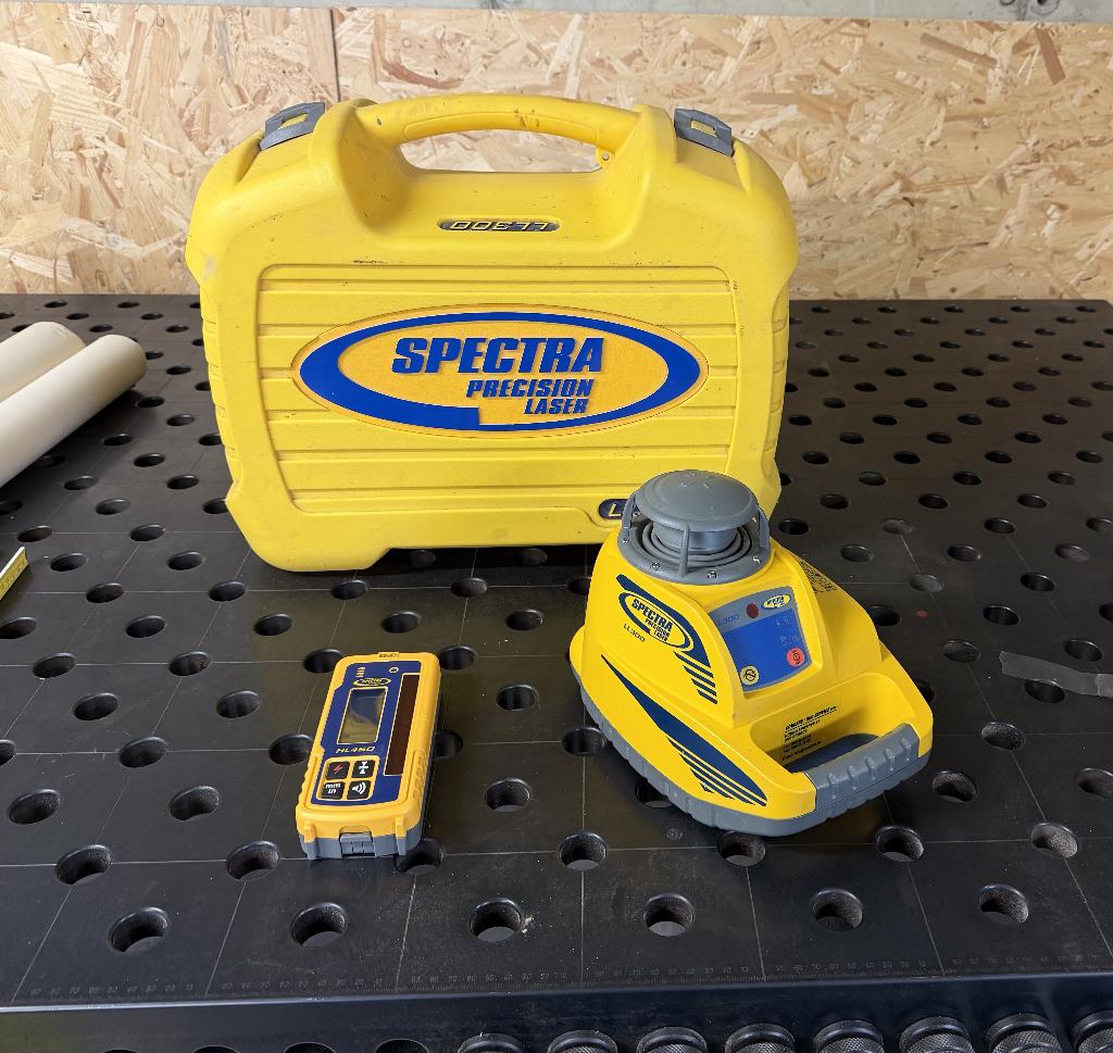 Roterende Laser Spectra LL300, Doe-het-zelf en Bouw, Ophalen, Zo goed als nieuw