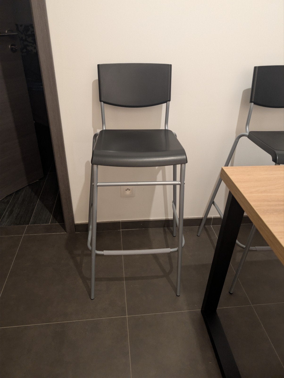 2 chaises de bar IKEA, Maison & Meubles, Tabourets de bar, Avec repose-pieds, Synthétique, 2 tabourets, Enlèvement