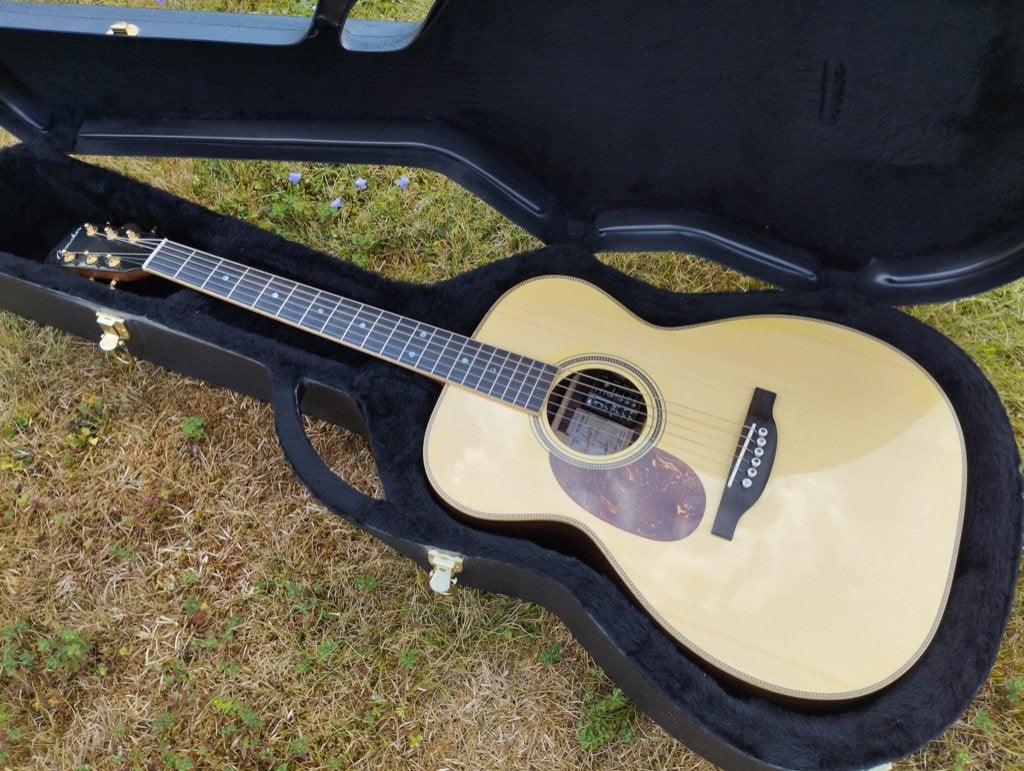Guitare Canadienne Gaucher de marque " Boucher "., Enlèvement ou Envoi, Comme neuf, Guitare Western ou Guitare Folk, Avec valise