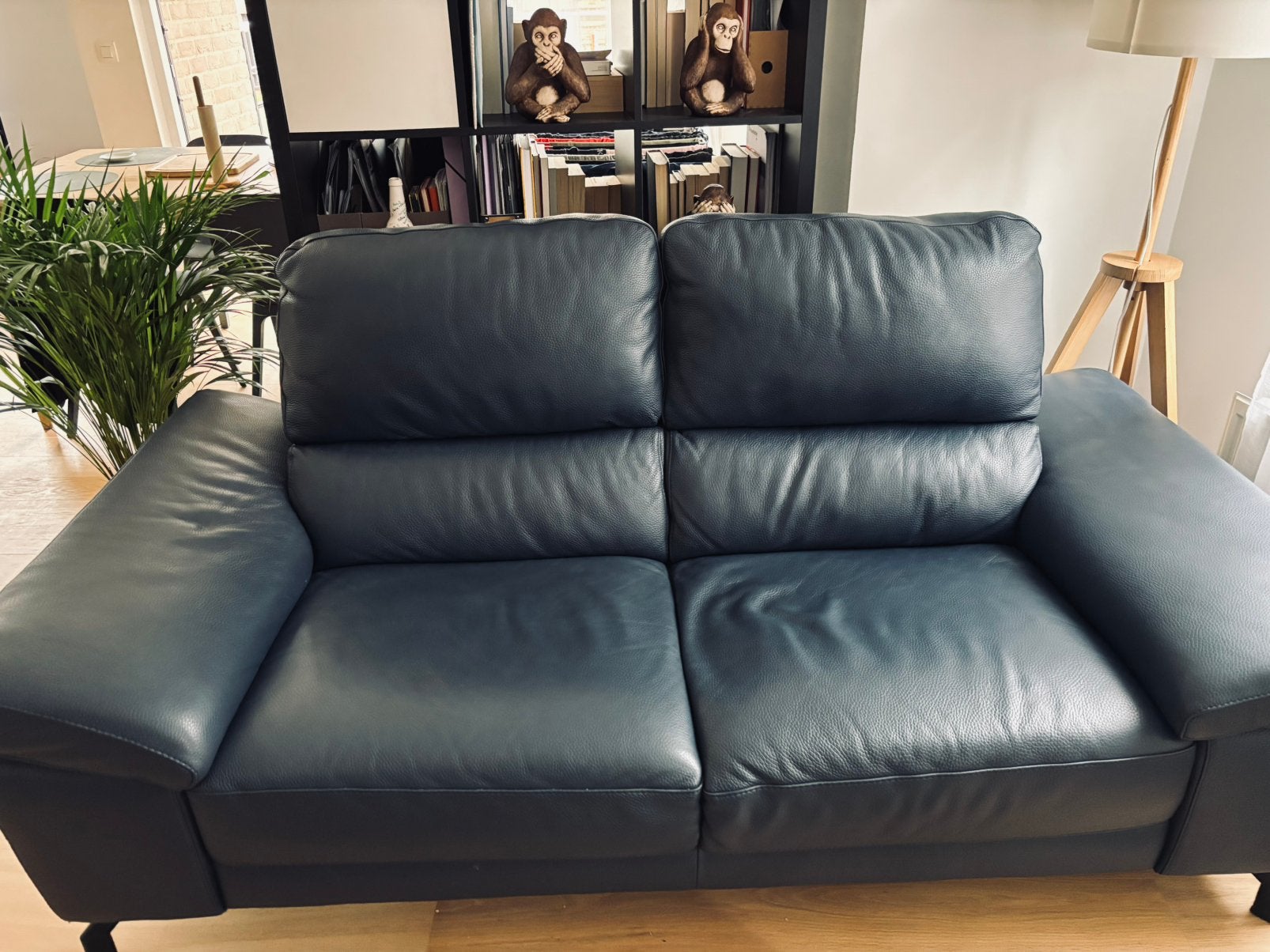 Beau Canapé en cuir poltrone sofa bleu nuit, Trois personnes, 100 à 125 cm, Comme neuf, Enlèvement