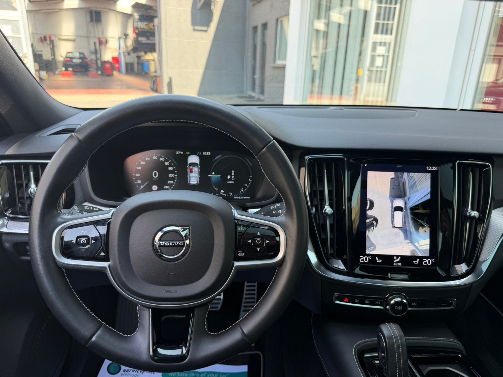 Volvo V60 2.0 T6 AWD PHEV R-Design - 360 Camera - Keyless, Automaat, Lichtsensor, 4 cilinders, 1969 cc