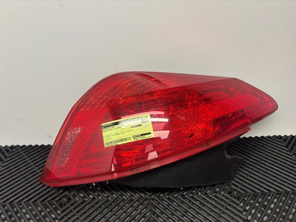 FEU ARRIÈRE GAUCHE Peugeot 308 (4A / C) (|9680425780|), Kontakt-peugeot@peugeot.com, Utilisé, Peugeot Deutschland GmbH, Bahnhofsplatz
65423  Rüsselsheim, DE