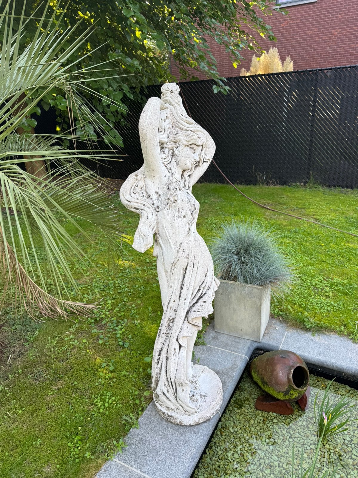 Betonnen tuinbeeld, Ophalen, Zo goed als nieuw, Beton