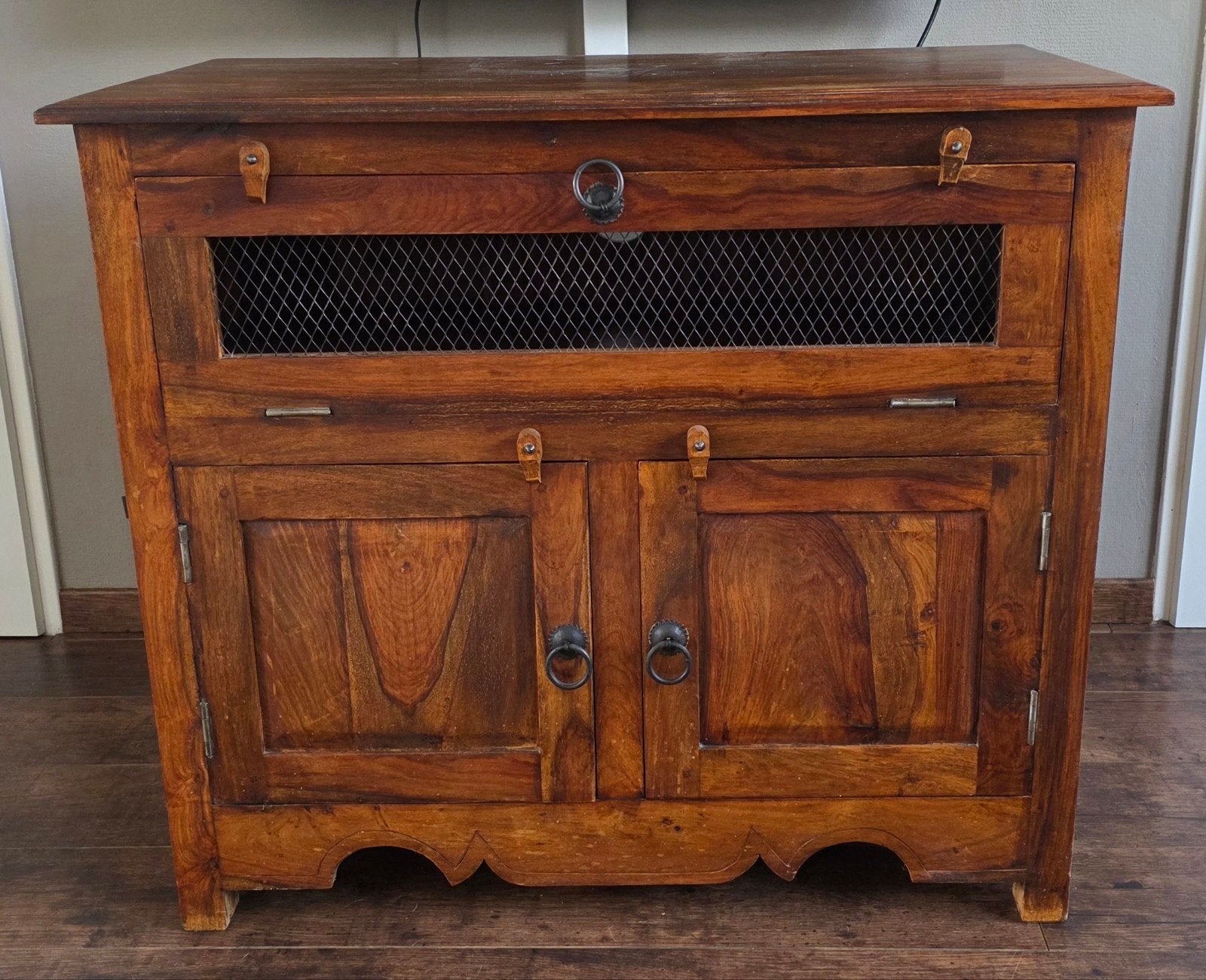 Houten tv kastje, Ophalen