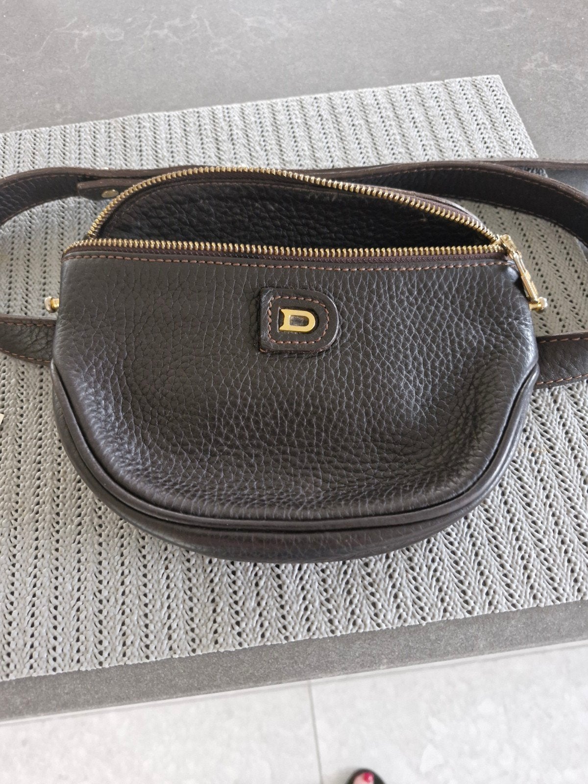 delvaux heuptasje bruin, Bijoux, Sacs & Beauté, Sacs | Sacs Femme, Enlèvement ou Envoi, Utilisé, Brun, Autres types