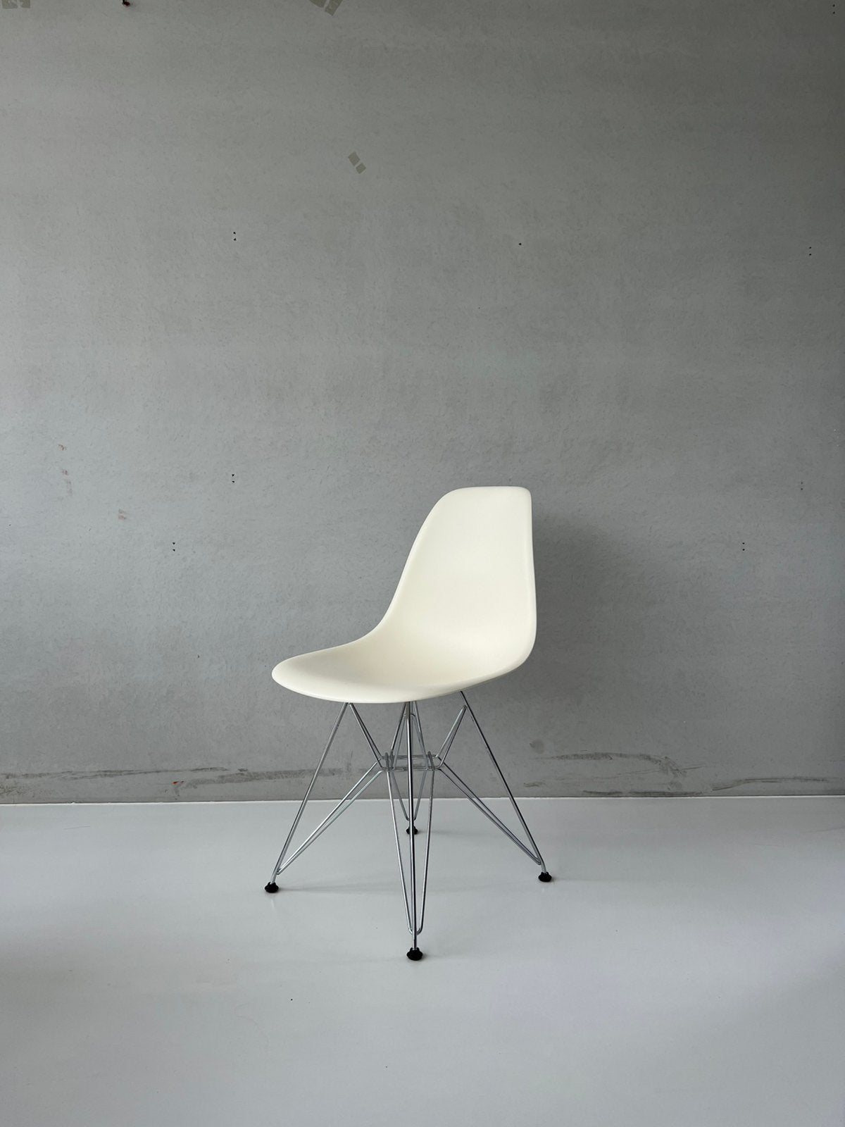 Vitra eames DSR crème wit 6 stuks showroommodel, Huis en Inrichting, Ophalen, Zo goed als nieuw, Wit