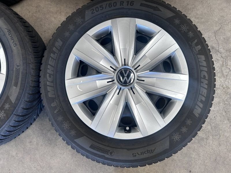 16 inch originele velgen + wieldoppen + winterbanden Volkswa, Pneus et Jantes, Pneus hiver, 16 pouces, -