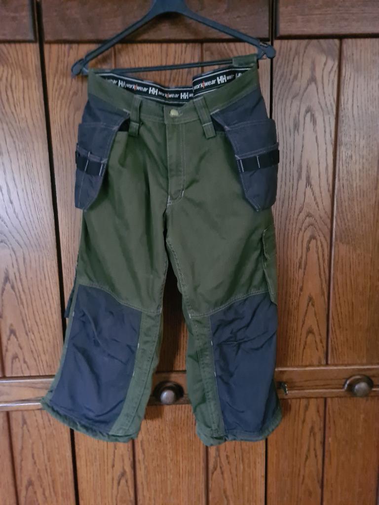 Nieuwe Helly Hansen korte werkbroek Groenzwart  maat c50, Tuin en Terras, Werkkleding, Heren, Helly Hansen, Nieuw, Ophalen of Verzenden