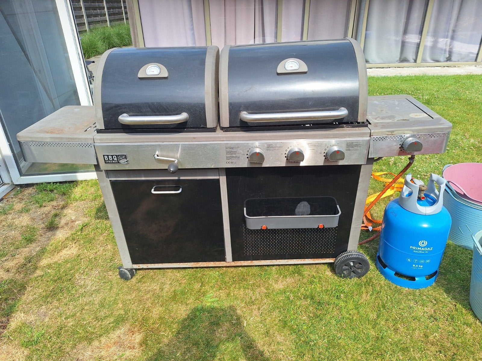 Dubbele bbq op gas en kolen + gasbekken + gasfles, Tuin en Terras, Ophalen