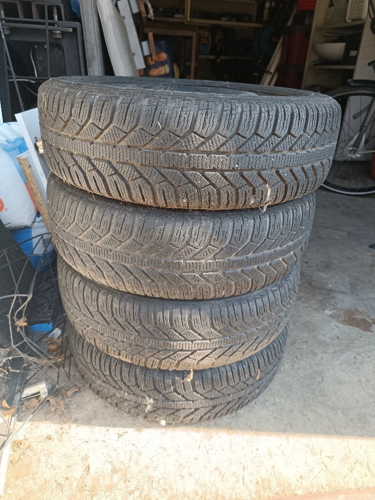 Banden toyota aygo 165/60 R15, Autos : Pièces & Accessoires, 15 pouces, Pneus hiver, Véhicule de tourisme, Pneu(s)