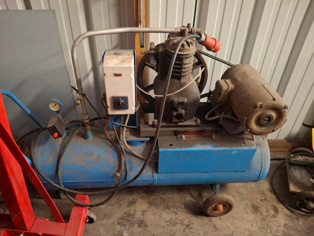 Grote compressor op 380v, Doe-het-zelf en Bouw, Compressors, Ophalen