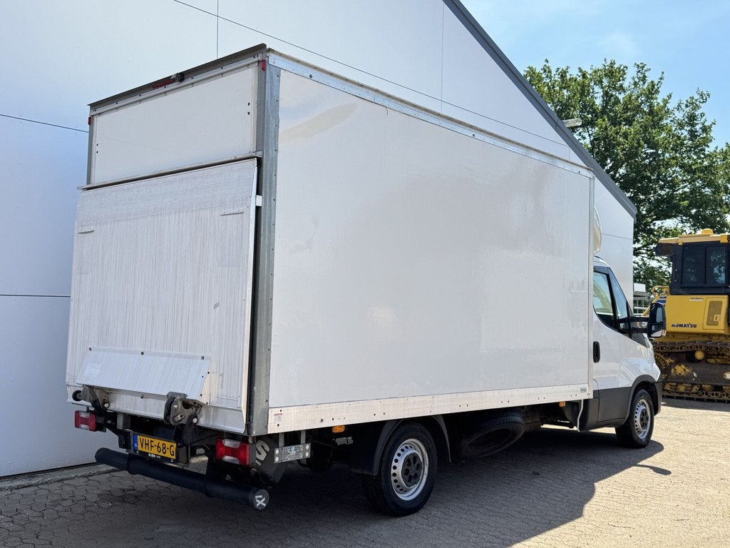 Iveco Daily 35C16 2.3 Automaat Bakwagen Laadklep Climate con, Auto's, Gebruikt, Iveco, Wit, 202 g/km