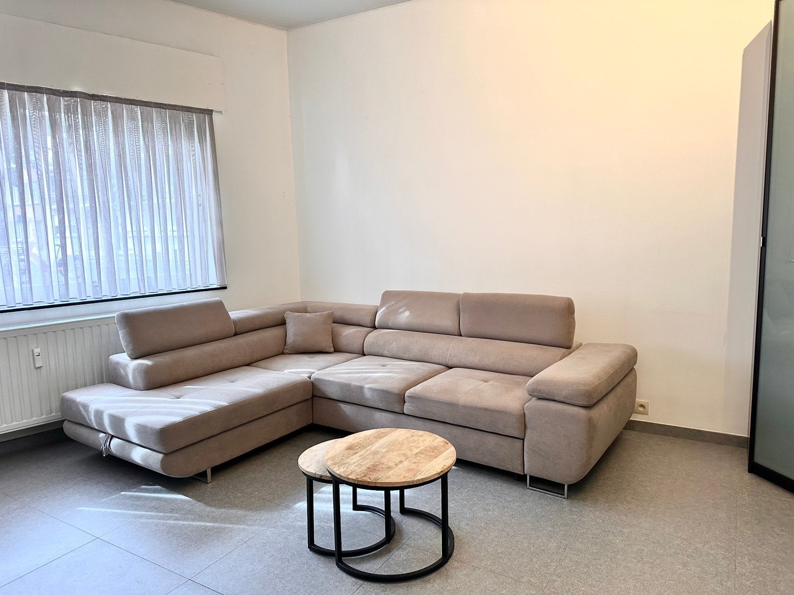Canapé d’angle taupe 5 places – Grand L, convertible en lit, Enlèvement, Comme neuf, Tissus, Modern