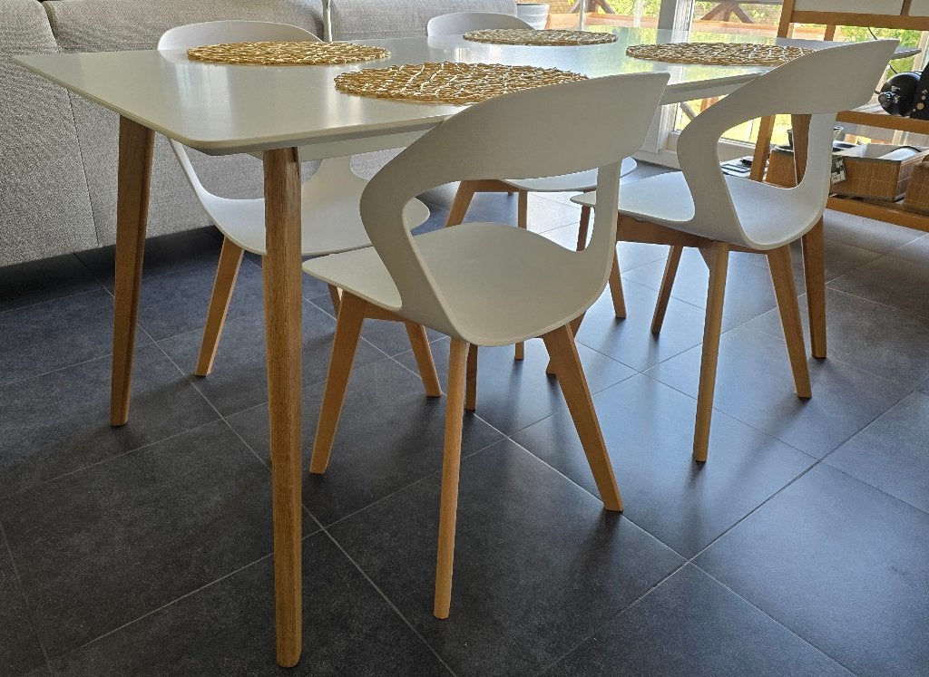 Eettafel met 4 stoelen in Scandinavisch design, Ophalen, Zo goed als nieuw, Scandinave, 4 tot 6 stoelen