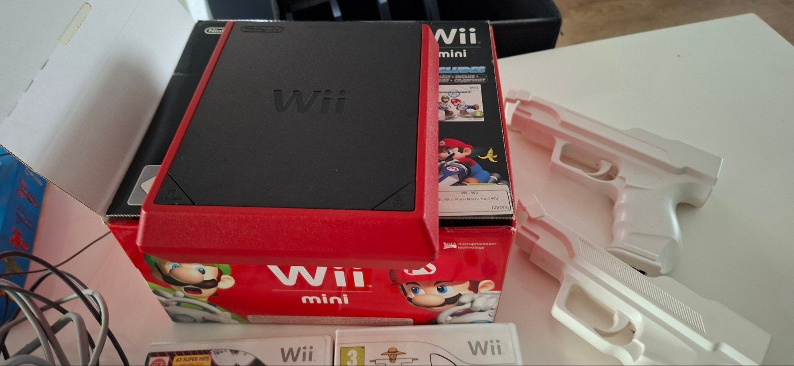 Wii Mini et Mario Kart Wii, Consoles de jeu & Jeux vidéo, Enlèvement, Comme neuf, Avec 2 manettes, Avec jeux