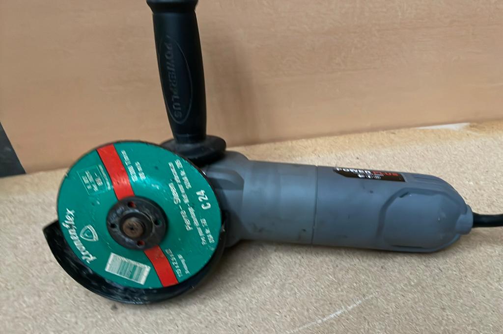 Power plus slijpmachine, Ophalen, Zo goed als nieuw, Haakse handslijpmachine