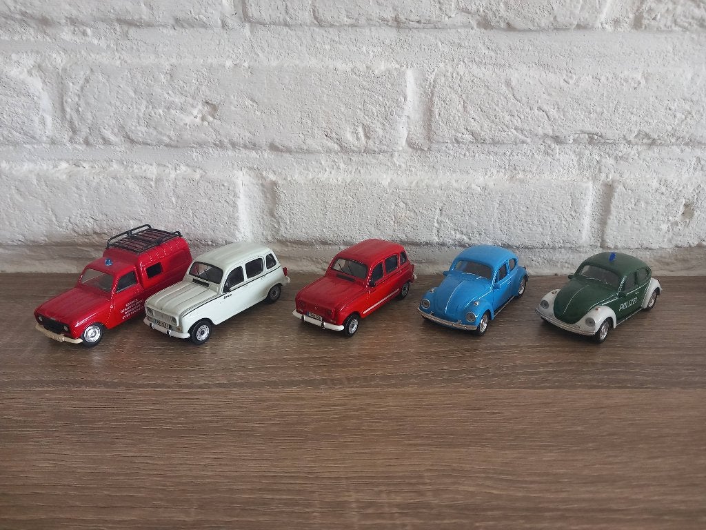 3x Renault R4 + 2x  Vw Kever Oldtimer  , scale 1:43, Hobby en Vrije tijd, Ophalen, Zo goed als nieuw, Auto, Solido