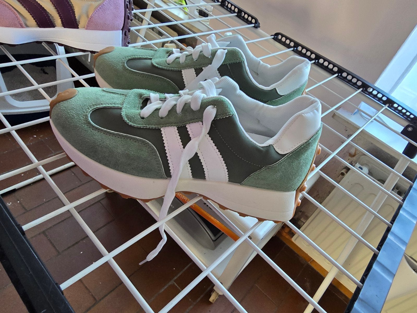 2 x schoenen maat 40, Overige kleuren, Ophalen of Verzenden, Zo goed als nieuw, Sneakers