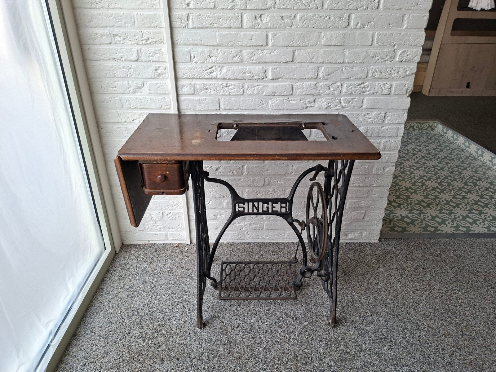 Onderstel Singer naaimachine met houten blad, Ophalen