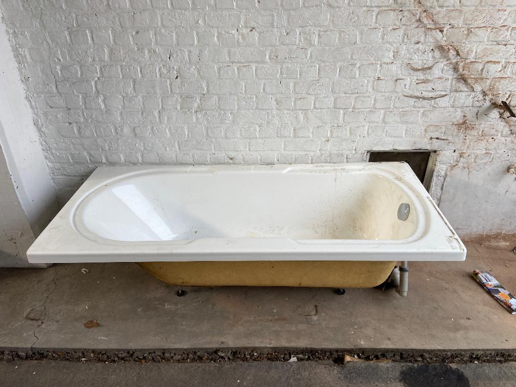 Gratis bad in polyester!, Doe-het-zelf en Bouw, Ophalen, Gebruikt, Bad