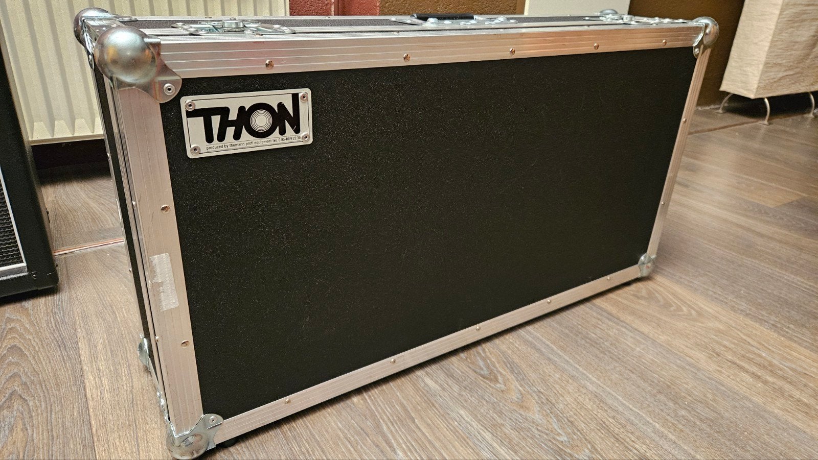 Flycase Thon de chez Thomann avec Pedaltrain novo 32, Musique & Instruments, Enlèvement