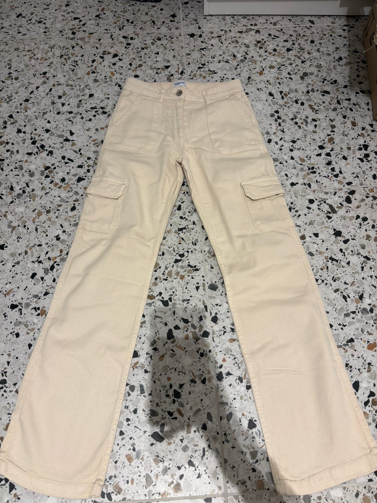 Beige cargo broek van Mayoral, Ophalen of Verzenden, Nieuw, Beige