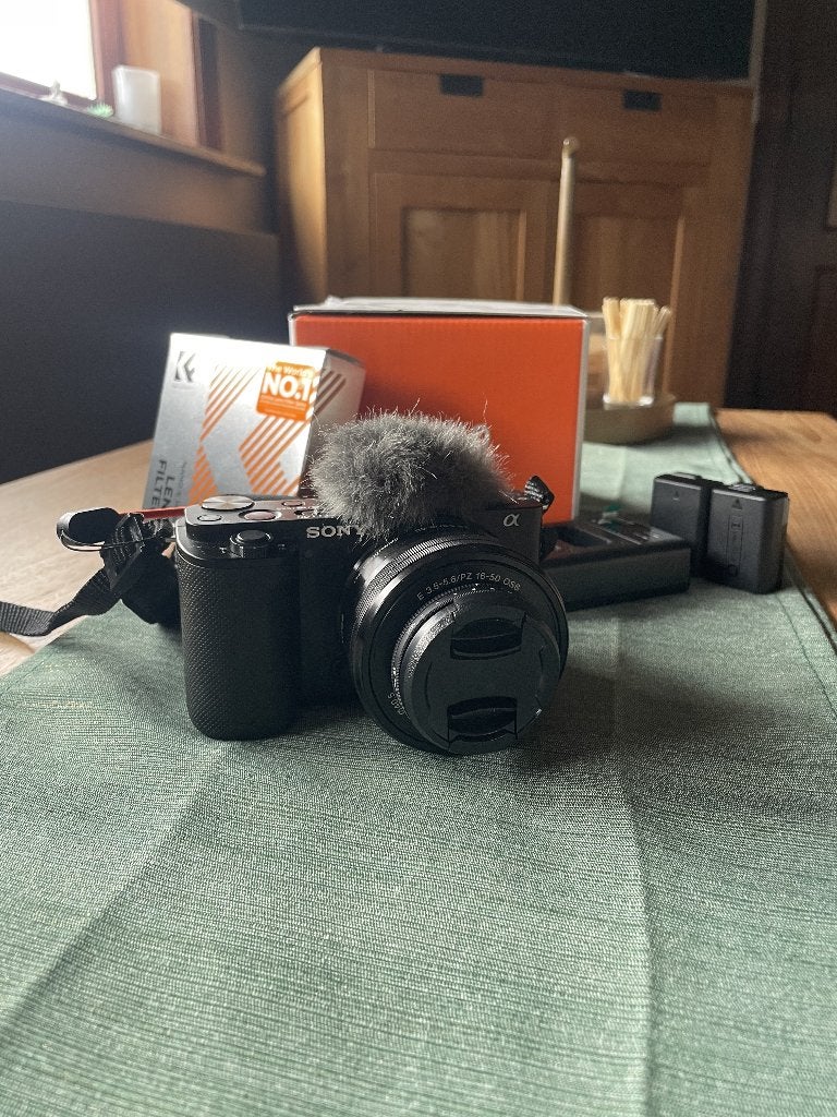 Sony ZV-E10 + 16-50mm OSS + accessoires, TV, Hi-fi & Vidéo, Appareils photo numériques, Chargeur, Enlèvement ou Envoi, Moins de 4 fois