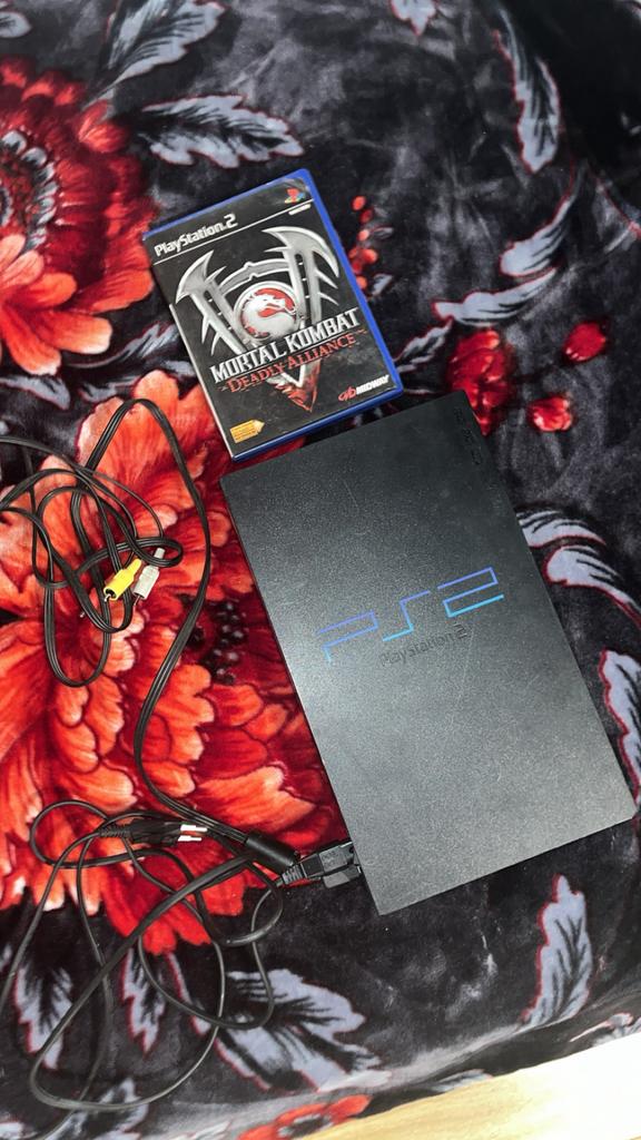 PS2 met kabels + Mortal Combat-game, Games en Spelcomputers, Spelcomputers | Sony PlayStation 2, Met games, Ophalen of Verzenden