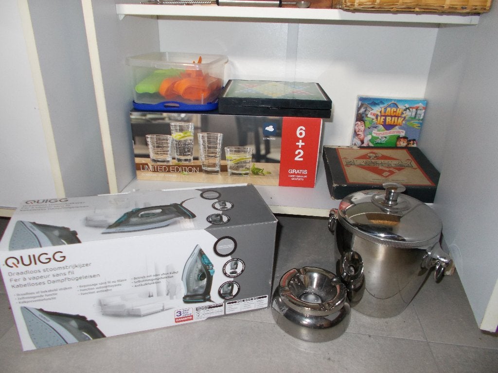 Allerlei spullen te koop, Ophalen