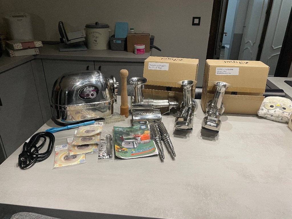 angel juicer 8500s extracteur lent + nombreux accessoires, Enlèvement ou Envoi, Comme neuf, Électrique, Presse-agrumes lent