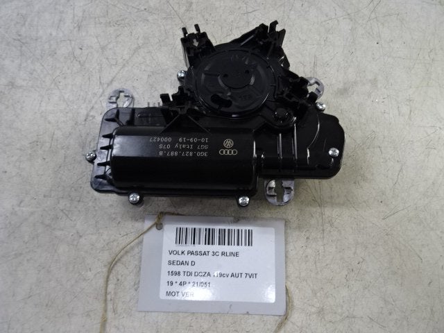 VEROUILLAGE CENTRALISEE MOTEUR Passat (3G2) (3G0827887B), Utilisé, Volkswagen