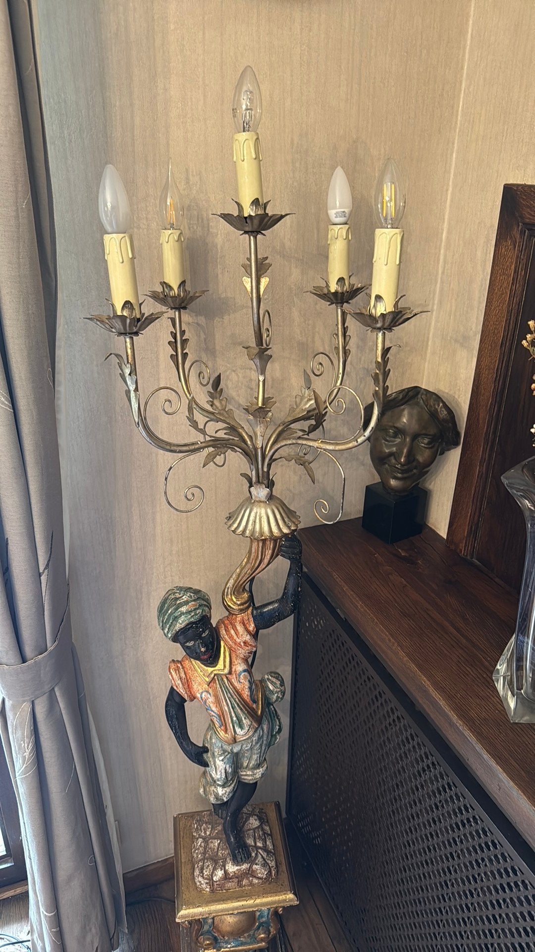 Blackamoor vloerlamp, Enlèvement