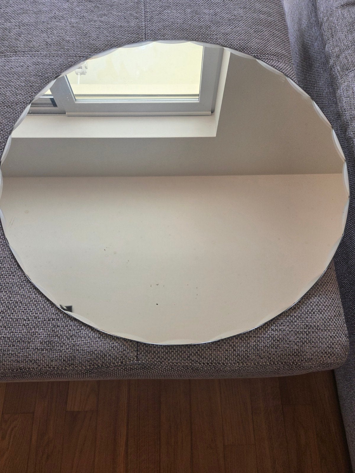 Miroir rond de 53 cm de diamètre avec détails sur les bords, Enlèvement, Comme neuf, Rond, 50 à 75 cm