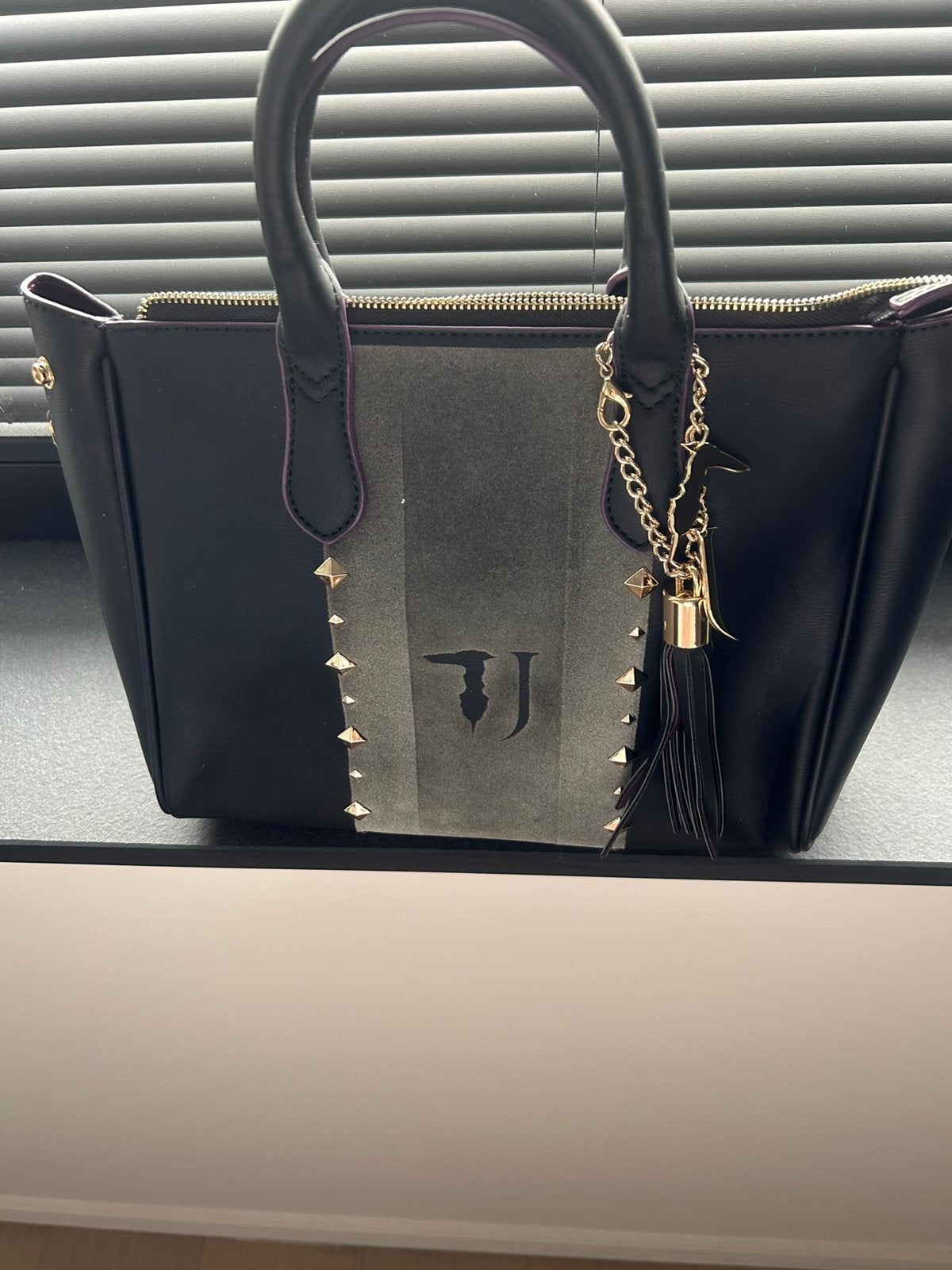 Zwarte handtas Trussardi Jeans, Handtassen en Accessoires, Ophalen, Zo goed als nieuw, Paars, Handtas