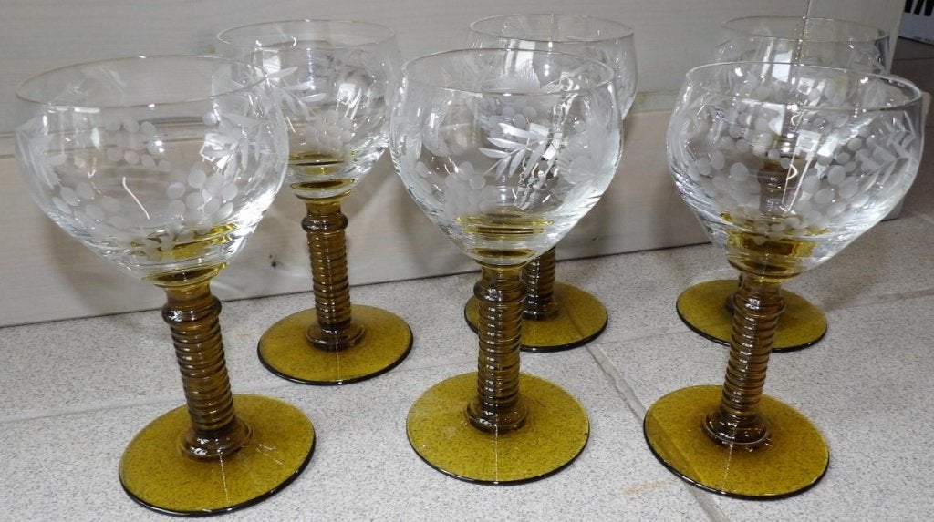 6 verres Roemer gravés en ambre., Enlèvement