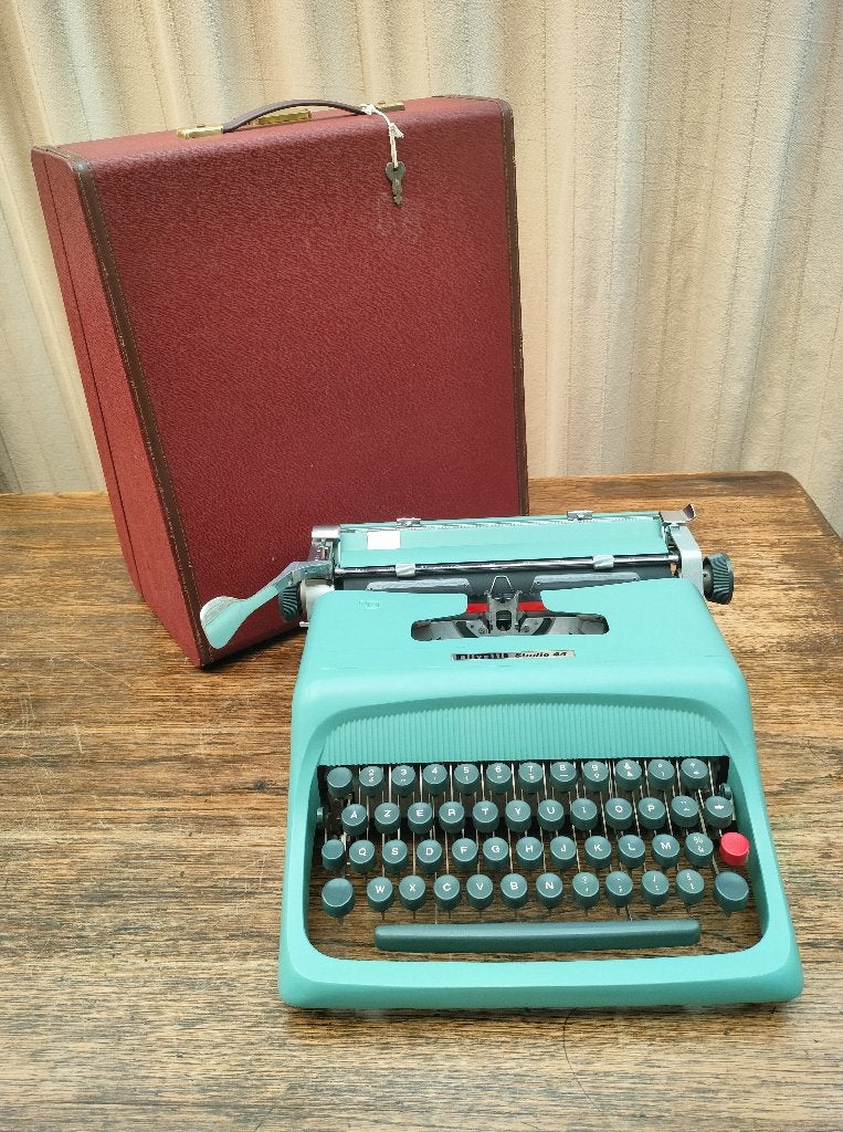 Typemachine OLIVETTI Studio 44. Italy. 1952. Azuurblauw., Diversen, Ophalen, Gebruikt