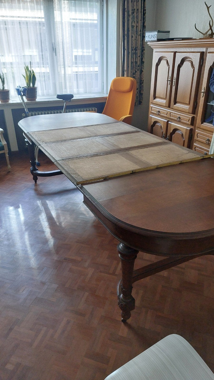 antieke tafel verlengbaar en op wielen, Ophalen