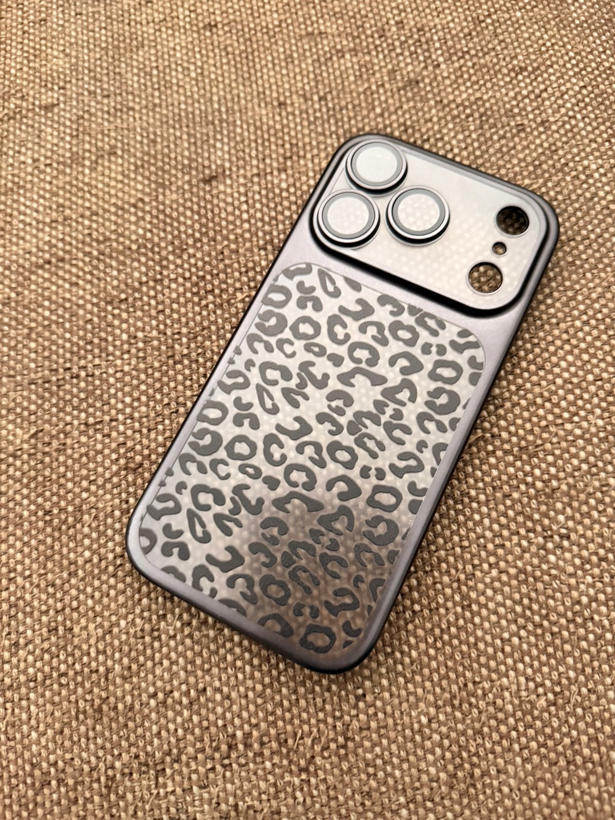 Hoesje voor iphone 17pro, Ophalen, Zo goed als nieuw