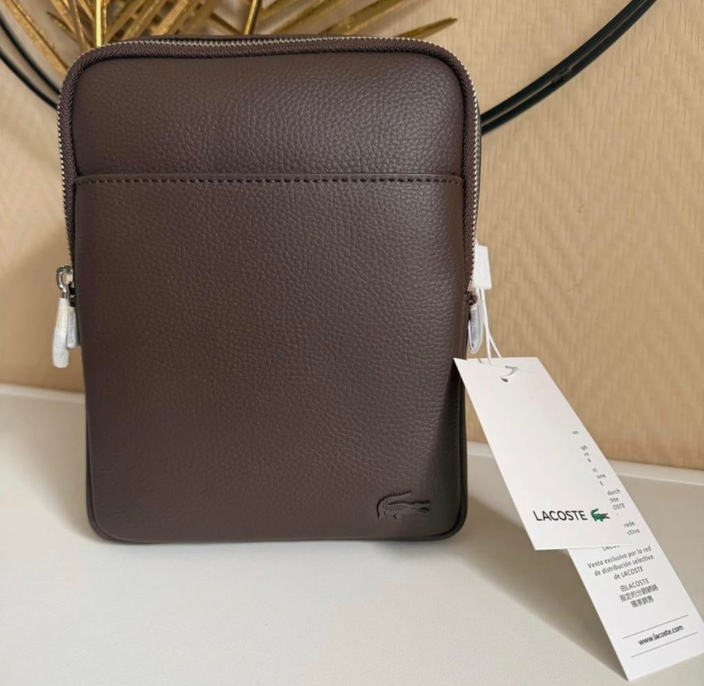 Lacoste schoudertas, Handtassen en Accessoires, Verzenden, Nieuw, Bruin, Leer