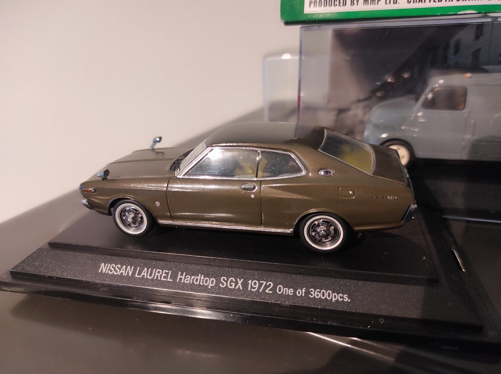 Nissan Laurel SGX 1972 vert EBBRO 1:43 en vitrine, Enlèvement ou Envoi