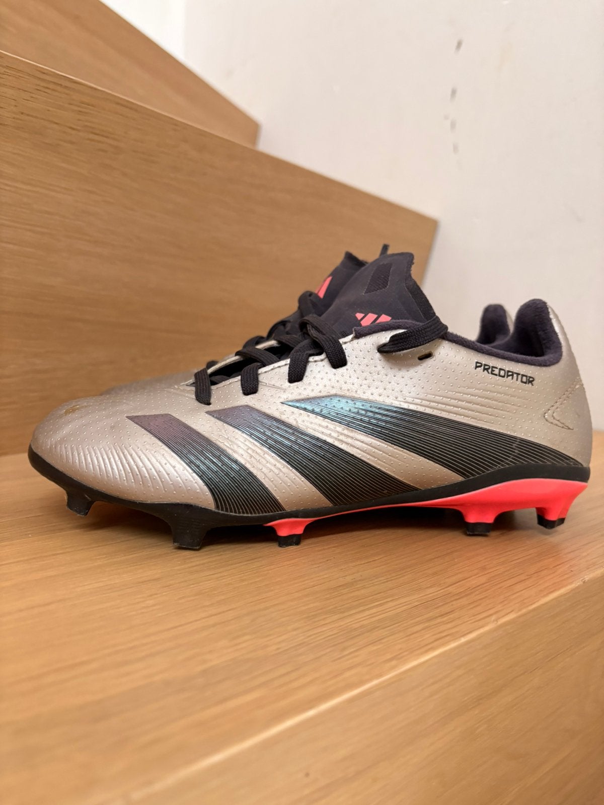 Voetbalschoenen (maat 34) - Zo goed als nieuw, Sport en Fitness, Voetbal, Ophalen, Zo goed als nieuw, Schoenen
